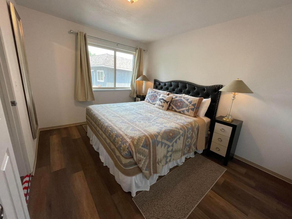 Shady Cove Riverfront Lodging מראה חיצוני תמונה