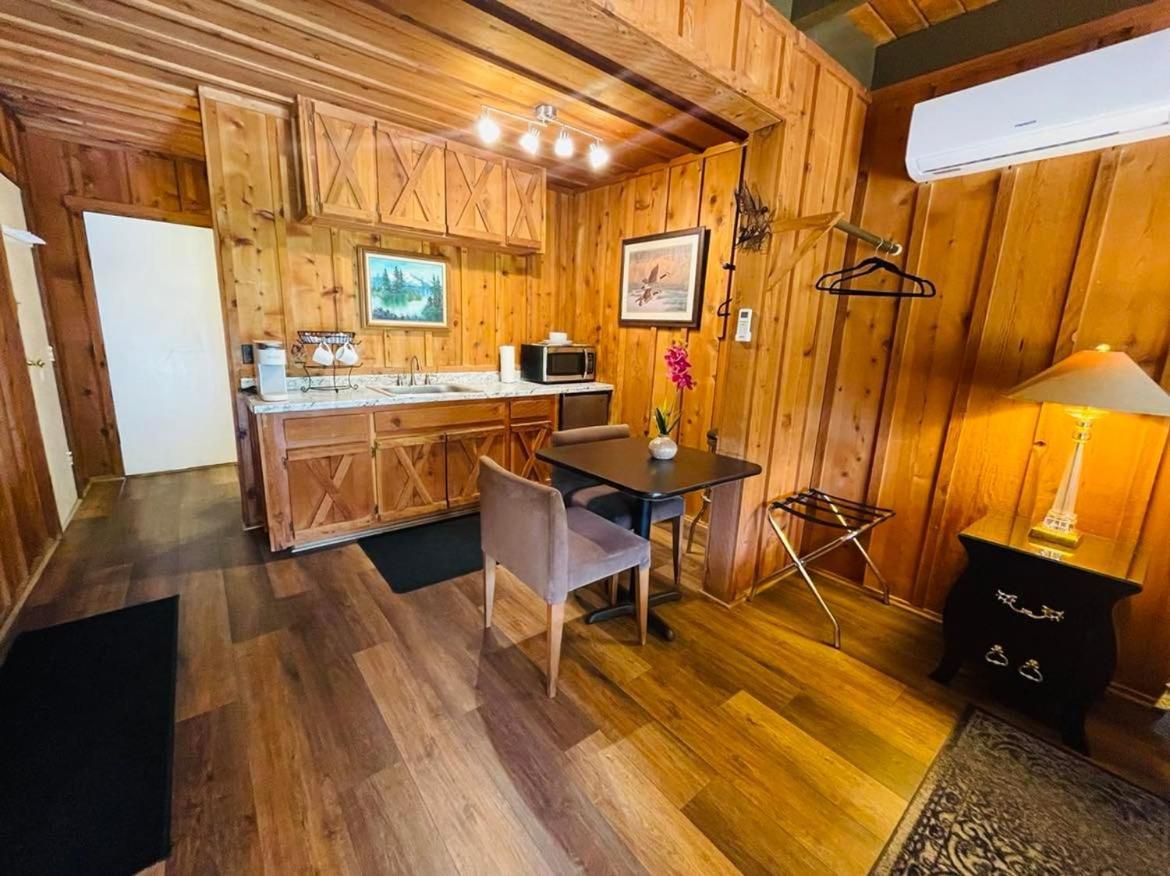 Shady Cove Riverfront Lodging מראה חיצוני תמונה