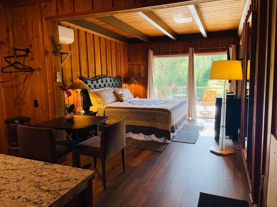 Shady Cove Riverfront Lodging מראה חיצוני תמונה